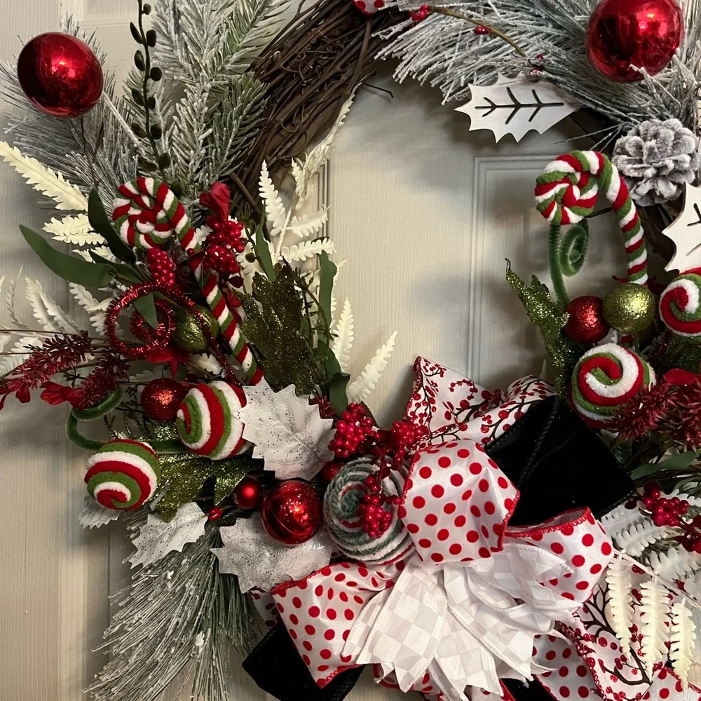 Elegant Holiday Wreath with Red, Green, and White Accents